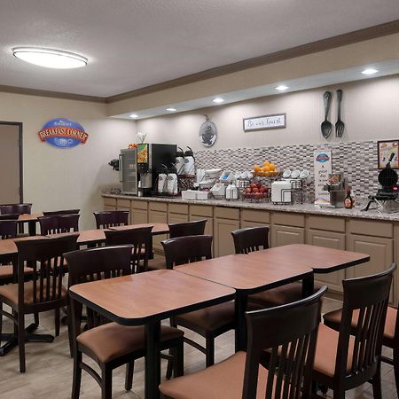 Baymont By Wyndham Belleville Airport Area Free Airport Shuttle Exterior photo