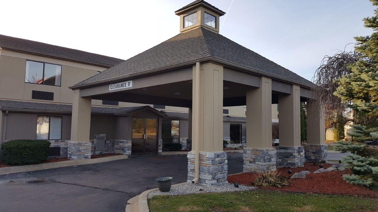 Baymont By Wyndham Belleville Airport Area Free Airport Shuttle Exterior photo