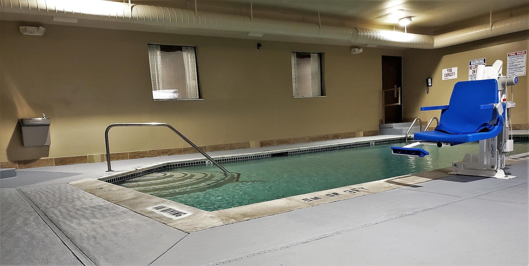 Baymont By Wyndham Belleville Airport Area Free Airport Shuttle Exterior photo