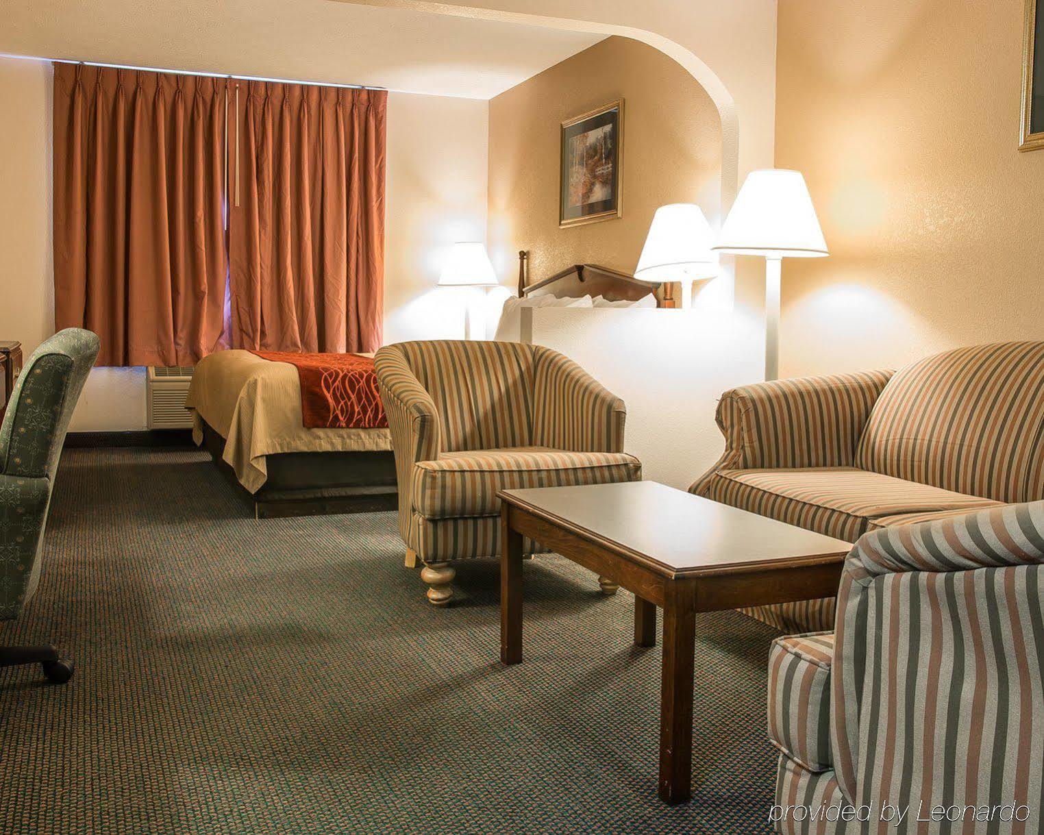 Baymont By Wyndham Belleville Airport Area Free Airport Shuttle Exterior photo